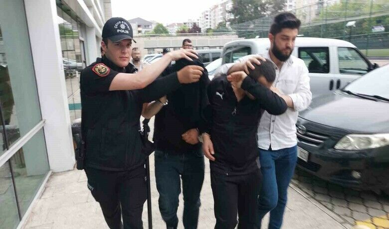 Samsun’da uyuşturucu ticaretinden4 kişi tutuklandı - Samsun’da narkotik polisi tarafından düzenlenen eş zamanlı operasyonda gözaltına alınarak adliyeye sevk edilen 8 kişiden 4’ü mahkemece tutuklanarak cezaevine gönderilirken, 1’i kadın 4 kişi ise mahkemece adli kontrol şartıyla serbest bırakıldı.