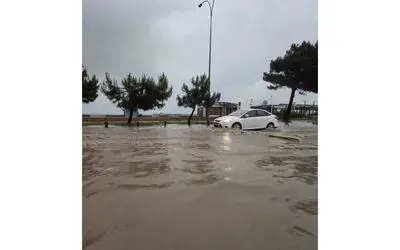 Samsun’da sağanak yağış yolları göle çevirdi
