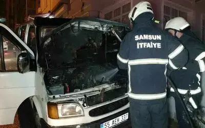 Park halindeki minibüste yangın çıktı
