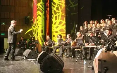 Hekimlerden depremzedelere Türk müziği konseri
