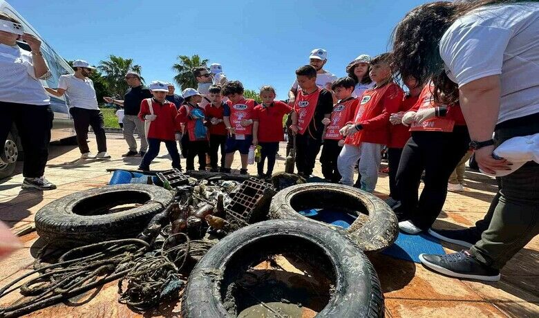 Dalgıçlardan denizde dip temizliği: Otomobil lastikleri çıktı
