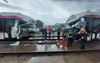 Samsun’da meydana gelen tramvay kazasında ilk belirlemelere göre 1’i ağır 10 kişinin yaralandığı öğrenildi.
