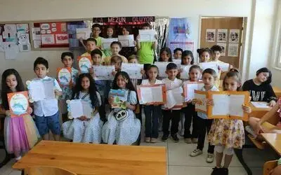 Bu okulda 10 ikiz ve 2 üçüz öğrenci karne heyecanı yaşadı
