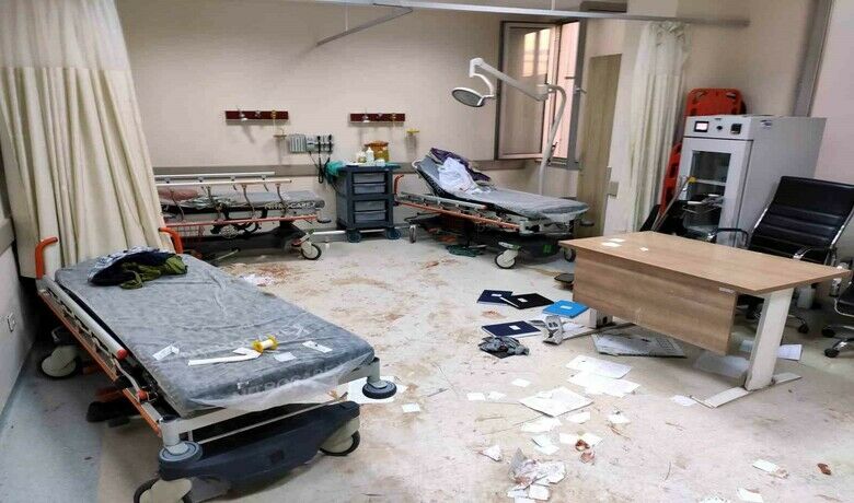 Fiziki saldırıya uğrayandoktorun tedavisi devam ediyor - SAMSUN (İHA) – Samsun’da silahla yaralama olayının ardından hastaneye kaldırılan yaralı ve yakınları tarafından fiziki saldırıya uğrayan Doktor Ekrem Kayaalp’in tedavisi Samsun Eğitim ve Araştırma Hastanesi’nde devam ediyor.
