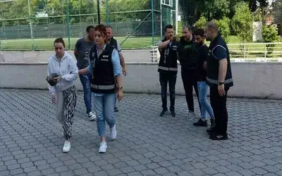 Sahte dolarla telefon satın alan sevgililer tutuklandı
