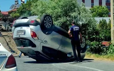 Samsun’da park halindeki araca çarpan otomobil takla attı: 1 yaralı
