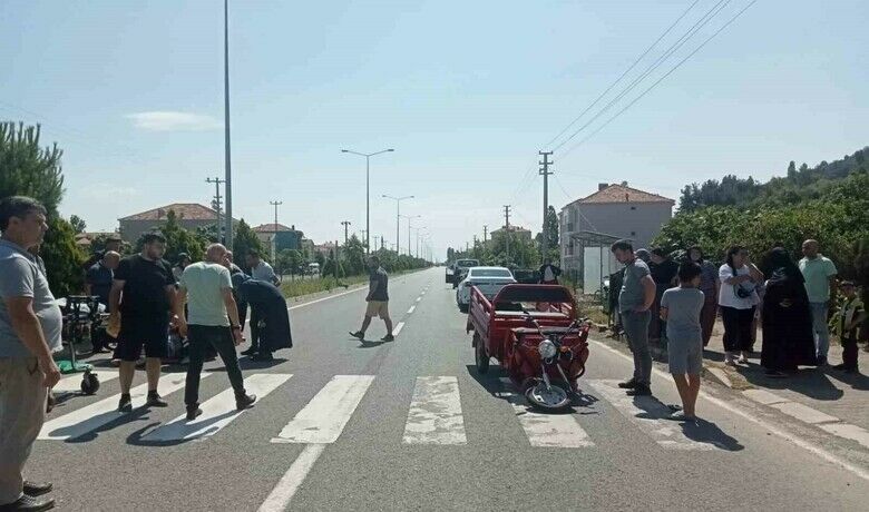 Hafif ticari araç ile elektrikli bisiklet çarpıştı: 1 yaralı
