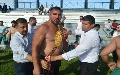 Bafra Bengü Güreşleri’nde Başpehlivan Fatih Kambur oldu
