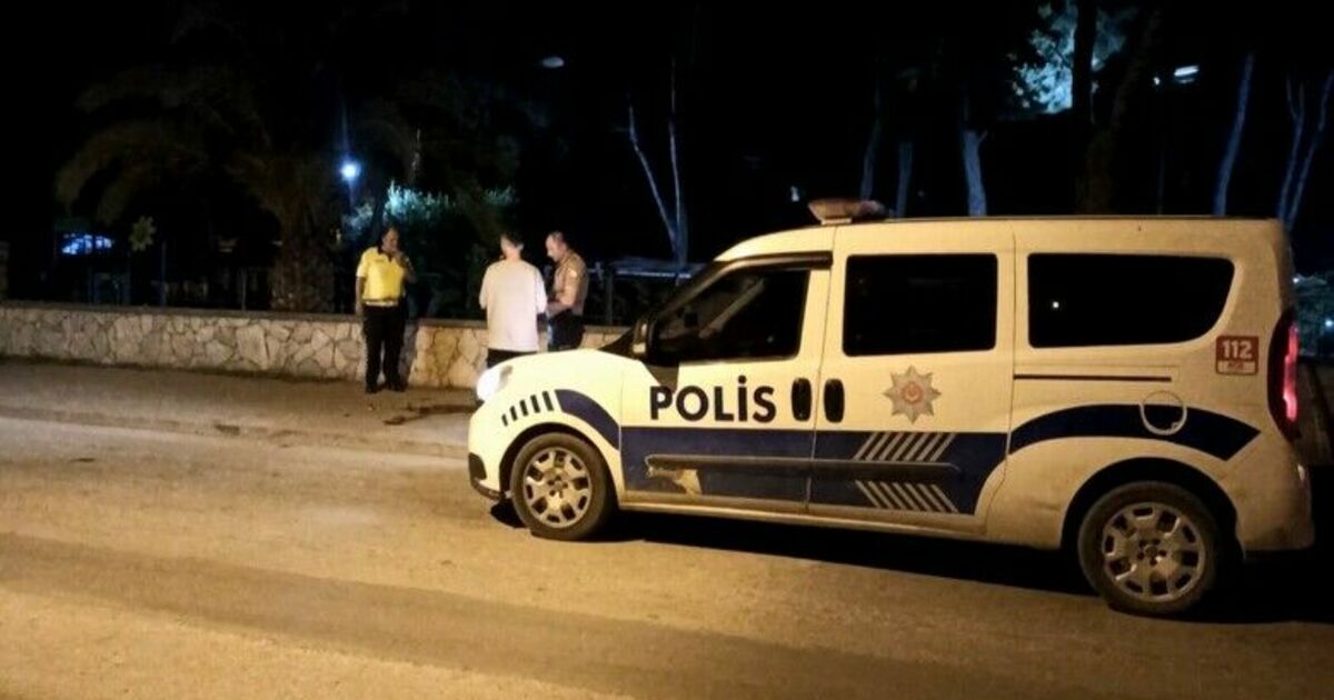 Sevdiği kızla gördüğü genci silahla ağır yaraladı
