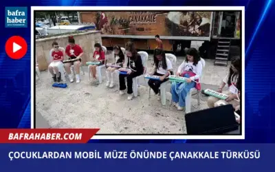 Çocuklardan Mobil Müze Önünde Çanakkale Türküsü