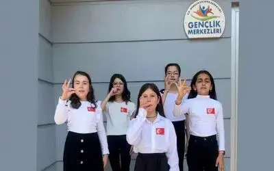 15 Temmuz şehitlerini işaret dili ile andılar
