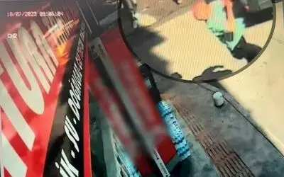 Kamyonun çarptığı beton duba ok gibi fırladı, bir kişi ağır yaraladı: O anlar kamerada
