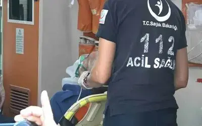 Sigara koltuğu yaktı: 1’i polis 2 kişi dumandan etkilendi
