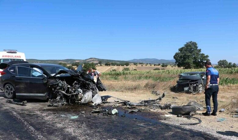 Samsun’da iki araç kafa kafaya çarpıştı: 6 yaralı - Samsun’un Havza ilçesinde iki aracın kafa kafaya çarpıştığı kazada 6 kişi yaralandı.