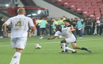 Trendyol Süper Lig: Y. Samsunspor: 0 - Fenerbahçe: 0 (İlk yarı)
