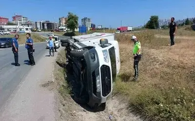 Türk Kızılay kan toplama aracı devrildi: 1 yaralı
