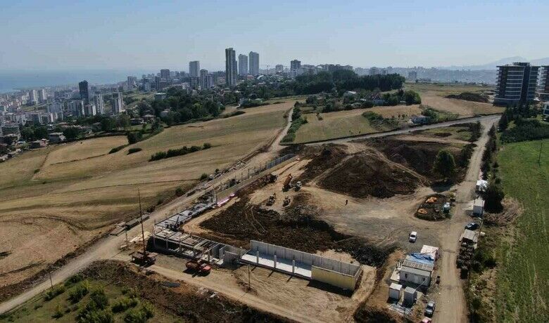 Samsun’a FİFA standartlarında 2 futbol sahası
 - Samsun Büyükşehir Belediyesi, Atakum ilçesine FIFA standardında 2 futbol sahası kazandırıyor. 500 kişi seyirci kapasiteli Kurupelit Futbol Sahası ve 706 kişi seyirci kapasiteli Çobanözü Futbol Sahası inşaatında fiziki gerçekleşme yüzde 25’e ulaştı.