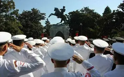 Samsun’da 30 Ağustos kutlamaları çelenk sunumuyla başladı
