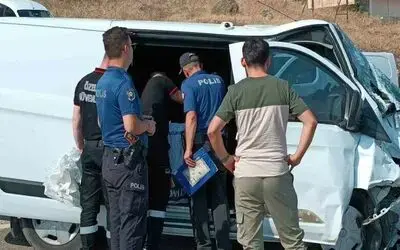 Para dolu nakil aracı otobüsle çarpıştı: 4 yaralı
