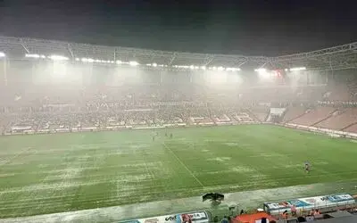 Samsunspor - İstanbulspor maçı yoğun yağıştan dolayı durdu
