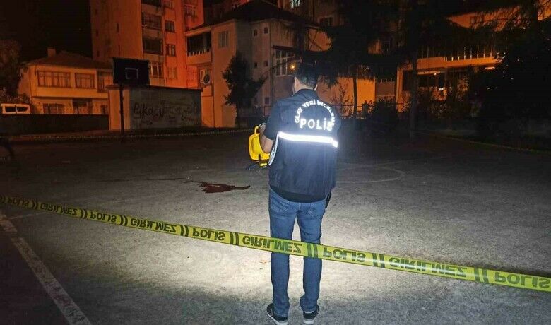Parkta bıçaklanan genç ağır yaralandı
 - Samsun’un Bafra ilçesinde parkta bıçaklanan genç ağır yaralandı.