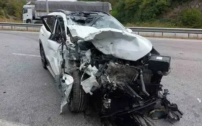 Otomobil akaryakıt tankerine çarptı: 1 ölü, 1 ağır yaralı

