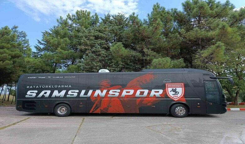 Samsunspor’un takım otobüsü sadeceBayern Münih ve Barcelona’da var - SAMSUN (İHA) – Süper Lig ekiplerinden Samsunspor; Bayern Münih ve Barcelona gibi dünya devi takımlarının da kullandığı aynı özelliklere ve iç tasarıma sahip olan son teknoloji takım otobüsü ile yolculuk ediyor.