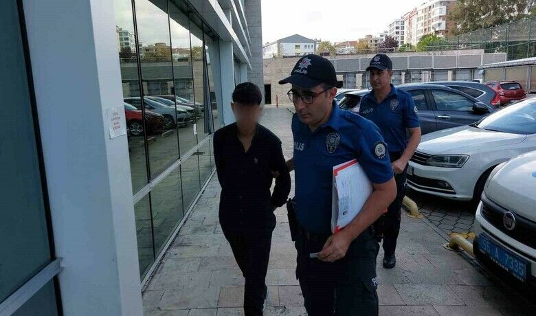 Havalandırma penceresinden markete girip40 bin liralık sigara çaldı - Samsun’da geceleyin havalandırma penceresinden girdiği marketten 40 bin liralık sigara çaldığı iddia edilen bir kişi, polis tarafından gözaltına alındı.