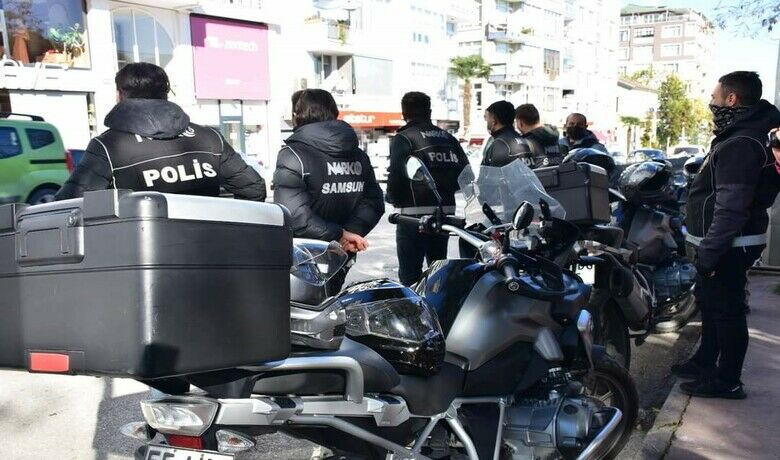 Samsun’da aranan 21 kişi yakalandı
 - Samsun’da polis ekipleri çeşitli suçlardan aranan 21 kişiyi yakaladı.