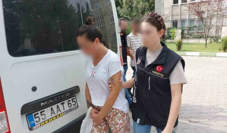 Samsun’da 3 kişiuyuşturucu ticaretinden tutuklandı - Samsun’da uyuşturucu ticaretinden gözaltına alınan 1’i kadın 3 kişi tutuklanırken, 4 kişi serbest bırakıldı.