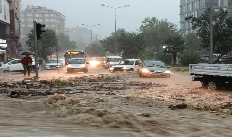 Turuncu kod uyarısı verilenSamsun’da yağış tedbirleri alındı