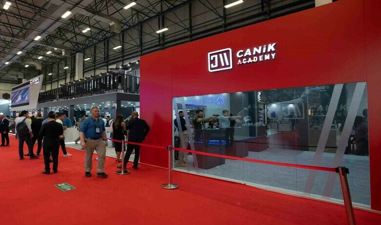 CANiK Academy ile eğitim ihracatı hız kazanıyor
 - Bugüne kadar yurt içinde ve yurt dışında askeri ve kolluk kuvvetlerine yönelik pek çok kurumsal eğitime önderlik eden CANiK Academy, Londra’da gerçekleşen ’Askerlerin Fiziksel Performansı Üzerine Uluslararası Kongre’ye (International Congress on Soldiers’ Physical Performance-ICSPP) katıldı. Eğitimcilerinin bilgi ve deneyimini geliştirmeye yönelik yatırımlarına devam eden CANiK Academy, 2024 yılında eğitim ihracatı halkasını daha da genişletmeyi hedefliyor.