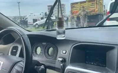 Kamyon ile otomobil çarpıştı: 2 yaralı
