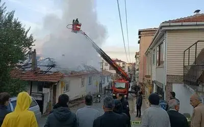 Samsun’da yan yana iki ev yandı
