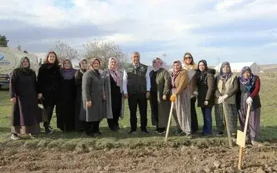 Kadın çiftçilere 2024’te yüzde 15’lik prim indirimi uygulanacak
