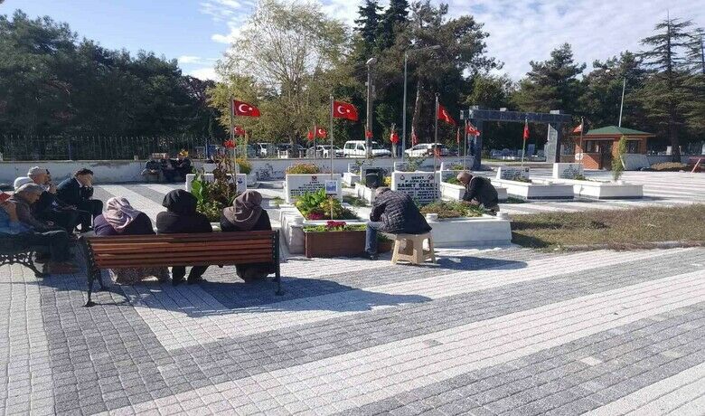 Şehit piyade uzman onbaşı kabri başında anıldı
 - Samsun’un Bafra ilçesinde Şehit Piyade Uzman Onbaşı Mutlucan Meşeci, şaadetinin 4. yılında mezarı başında anıldı.