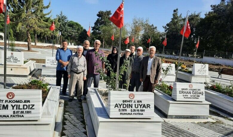 Şehit jandarma er kabri başında anıldı
 - Samsun’un Bafra ilçesinde şehit jandarma er kabri başında dualarla anıldı.