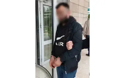 Hırsızlık yaptığı evin bitişiğini de soymaya kalkınca yakalandı
