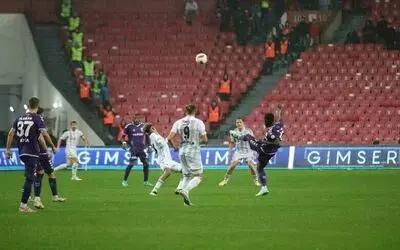 Trendyol Süper Lig: Samsunspor: 1 - Beşiktaş: 1 (İlk yarı)
