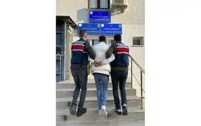 Jandarma 14 yıl hapis cezası ile aranan şahsı yakaladı
