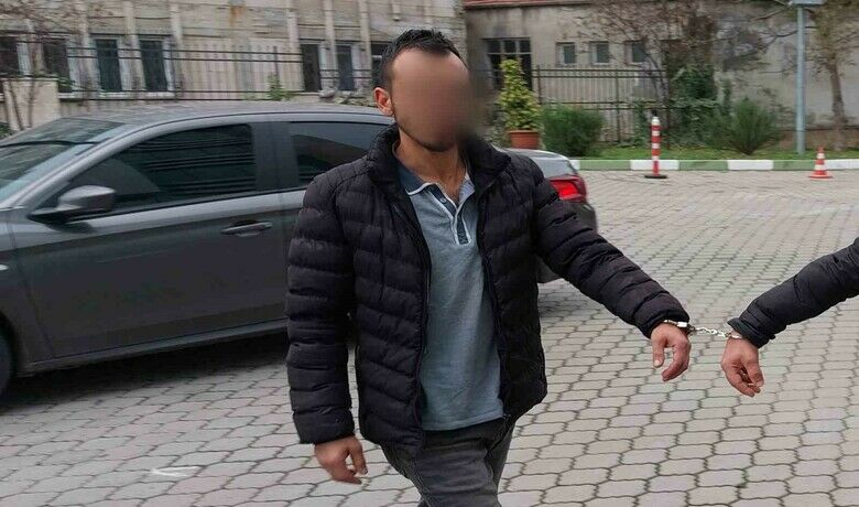 Park halindeki araçtangözlük çalan şahıs tutuklandı - Samsun’da park halindeki otomobilden 9 bin lira değerinde gözlük çalan bir kişi çıkarıldığı mahkemece tutuklandı.