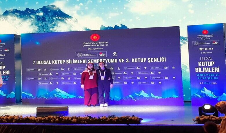 Tekkeköylü öğrencilerinprojesi sempozyumda sunuldu - Tekkeköy Anadolu İmam Hatip Lisesi’nin ulusal bir yarışmada finalist olan projesi ’7. Ulusal Kutup Bilimleri Sempozyumu’na davet edildi.