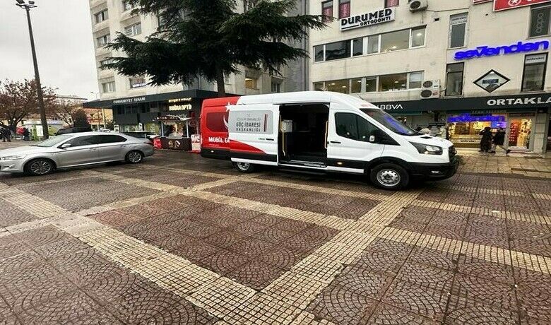 Samsun’da düzensiz göçmenleri tespit eden“Mobil Göç Noktası” aracı hizmette - Düzensiz göçmenlerin tespitini kolaylaştıran “Mobil Göç Noktası” aracı Samsun’da hizmet vermeye başladı.