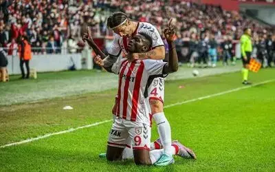 Trendyol Süper Lig: Samsunspor: 2 - Kasımpaşa: 0 (İlk yarı)
