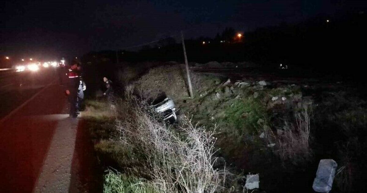 Otomobil kanala uçtu: 1 yaralı
