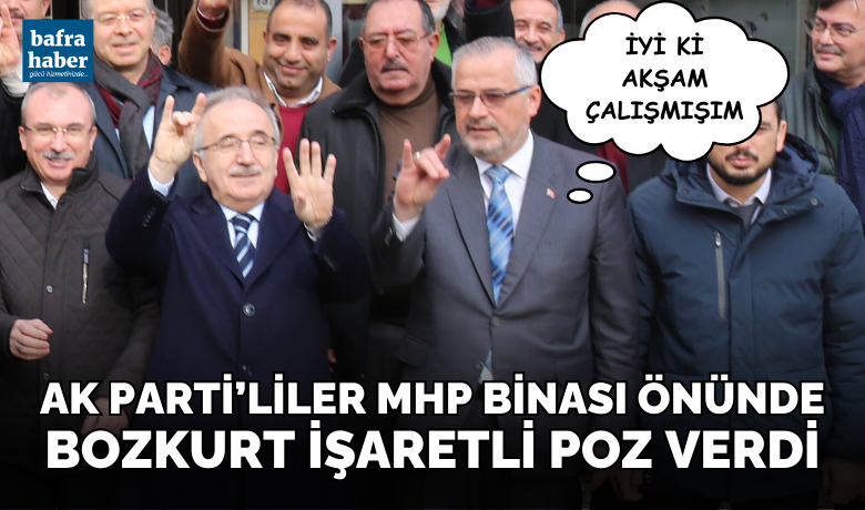 AK Parti'liler MHP binası önünde bozkurt işaretli poz verdi