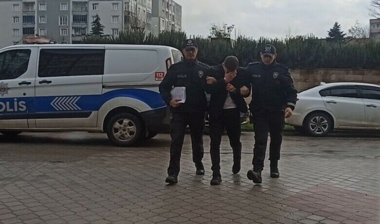 Oto hırsızı Kavak’ta yakalandı
 - Samsun’un Kavak ilçesinde yakalanan otomobil hırsızı adliyeye sevk edildi.