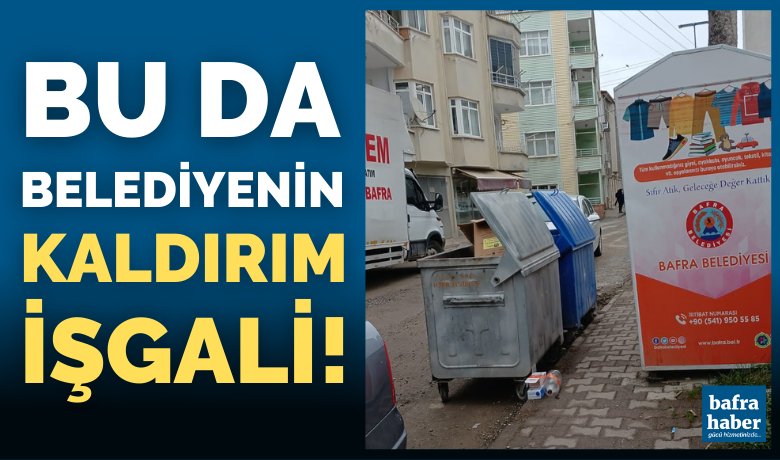 Bu Da Belediyenin Kaldırım İşgali! - Bafra'nın İsmetpaşa Mahallesi Temel Efendi Geçidi'nde bulunan dar bir kaldırıma yerleştirilen giysi toplama kutusu, mahalleli ve vatandaşların tepkisine neden oldu. Çöp konteynerinin hemen önüne yerleştirilen kutu, kaldırımın büyük bir kısmını kaplayarak yayalara geçiş için dar bir alan bırakıyor.