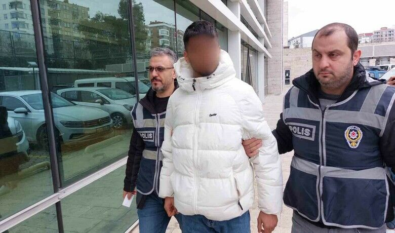 Okul müdürünün darp edilmesine 3 gözaltı
 - Samsun’da bir lisede görevli müdürün aracının içinde darp edilmesi olayıyla ilgili 3 kişi gözaltına alındı.