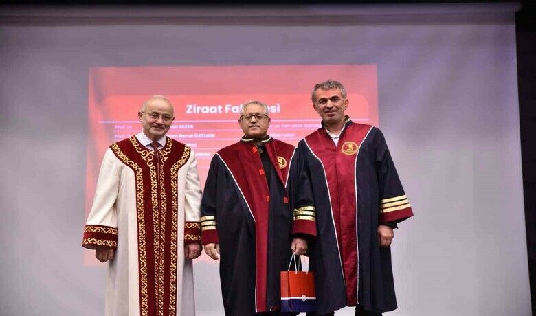 OMÜ’de ’biniş’ ve ’ödül’ heyecanı
 - Ondokuz Mayıs Üniversitesi’nde (OMÜ) akademik aşama kaydeden doktor öğretim üyeleri geleneksel “Biniş Takdim Töreni”yle binişlerini (cübbe) giydi. Ayrıca başarılı bilim insanlarına ödülleri de düzenlenen törenle verildi.
